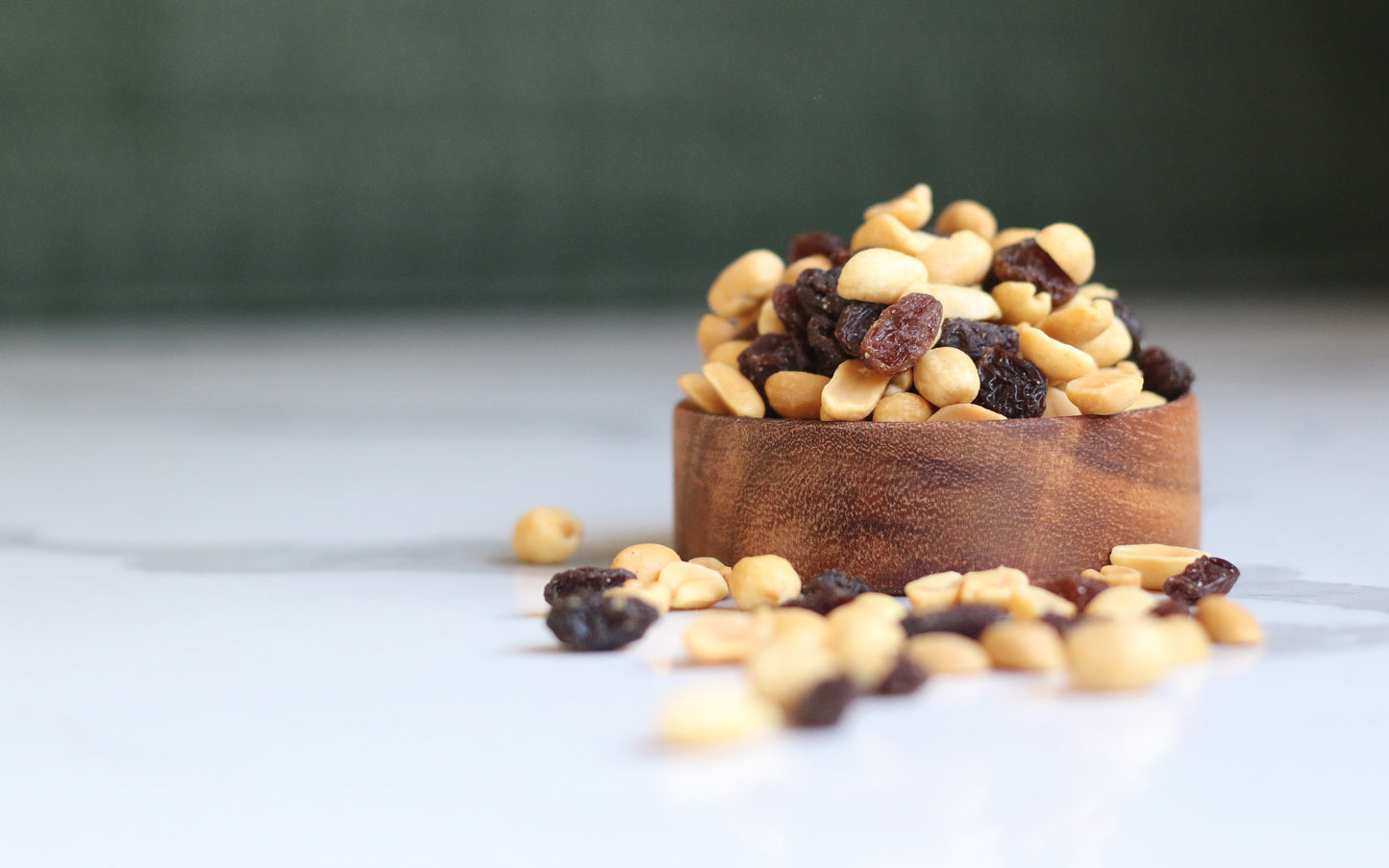 Roasted & Salted Peanuts And Raisins 200g